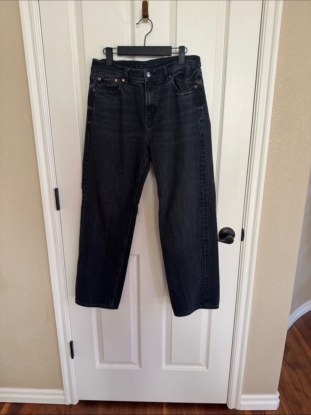 American Eagle high rise jeans. Black acid wash. Size 4.